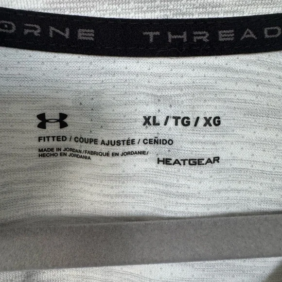 Under Armour Gray Sweatshirt Lightweight Athletic Hoodie. - Picture 3 of 4